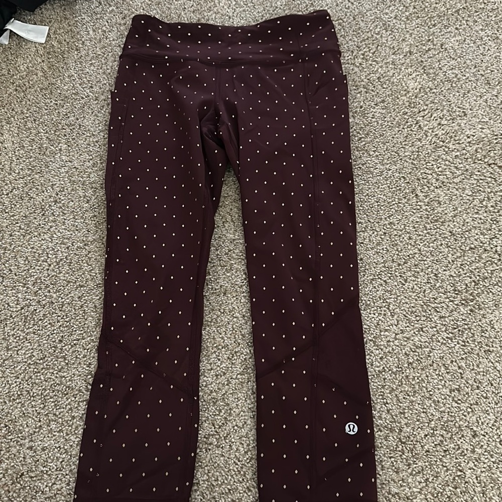Lululemon maroon cropped leggings with gold reflective